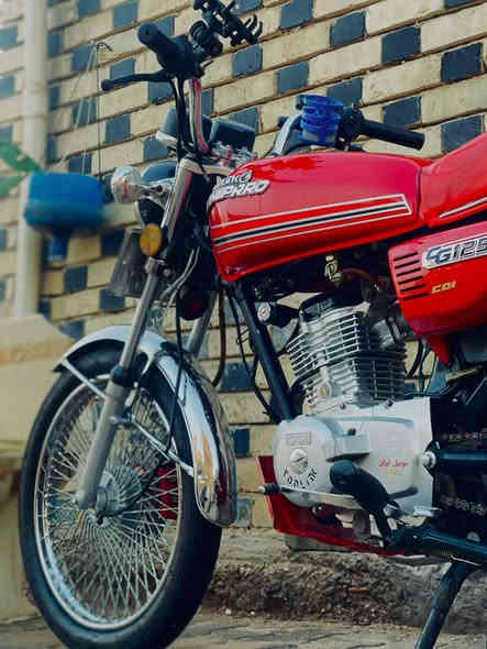 السلام عليكم
نامه برو غطاس موديل 23 رقم وسنويه  لون احمر دراجه نضيفه شوفه عينك شخط مابيهة كامله مكمله من كل النواحي المحرك يلمع لمع شلعه ومعدل فول دسك امامي تايرات جدد الله شاهد لايت زينون ثلجي درع محرك جديد الويل الورة ستوني شاده كابريتر جديدة دهن ستوني مبدله اديرلهة دهن يورل الالماني ب٨ الاف دراجه تخبل مال بيت تاخذهة ربع متصرف عليهة
السعر 1250 وبيهة مجال للطيبين
مكاني نجف
للاستفسار *********** النجف
