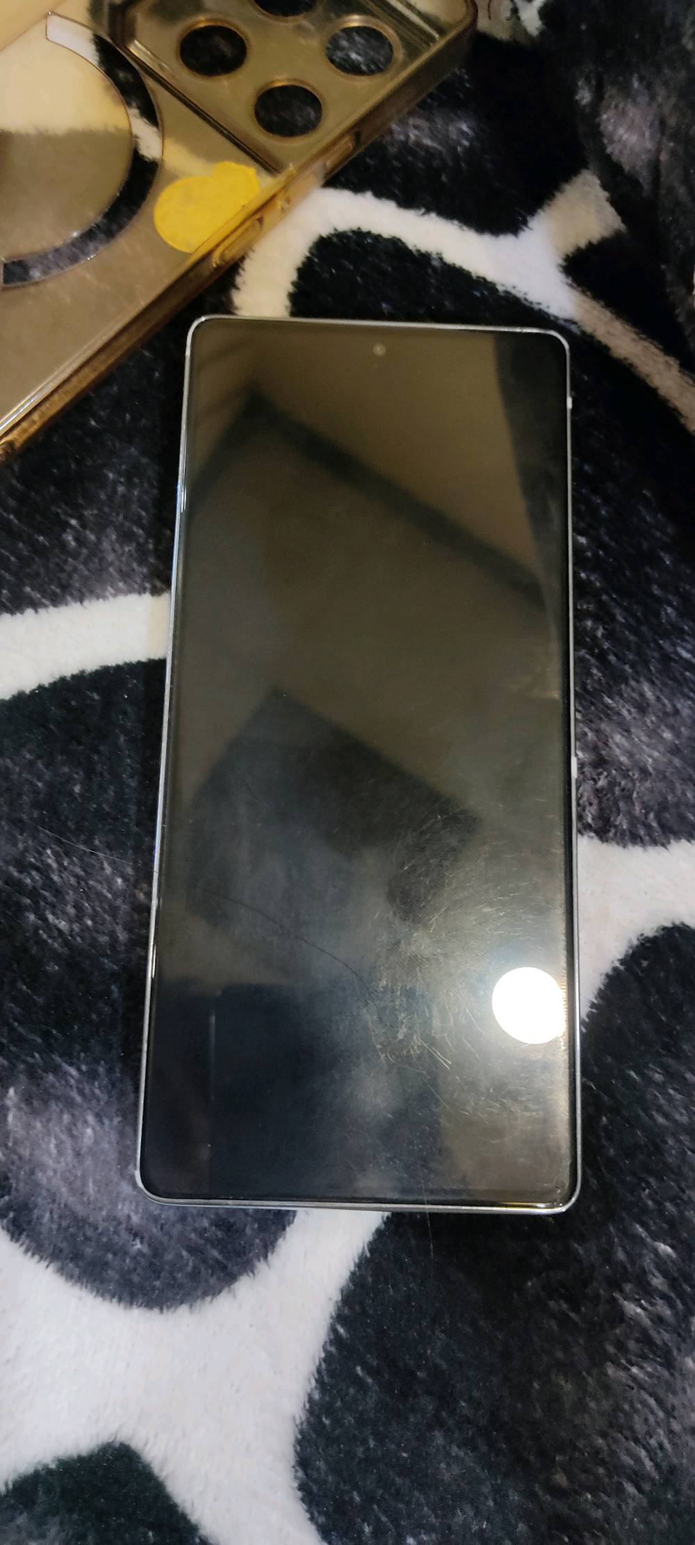 infinix gt 20 pro
120 فريم ببجي
كامره 108m
 ذاكره 256
رام 12+ 12
موصل حي الصديق