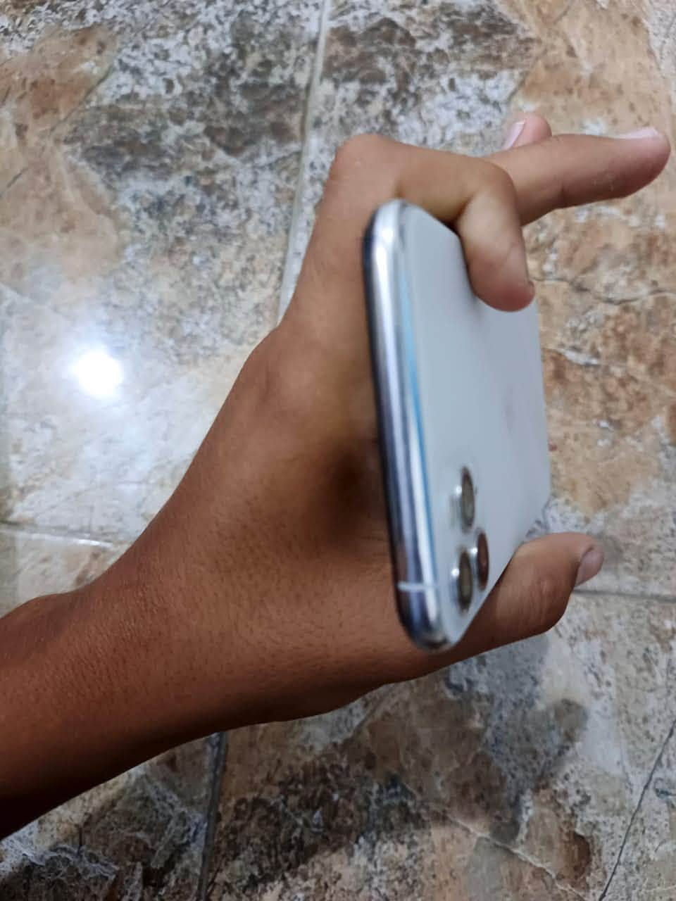 سلام عليكم آيفون ١١برو ماكس وتر جهاز نضيف كلش بلادي ما مفتوحه بي برغي بطاريه٨٤ شحن أنساه مايصرف ابد ذاكره ٢٥٦ اخر تحديث جهاز نضافته٩٩/١٠٠بي فقط نقطه بشاشه كلش صغيره ما تكبر  ومن تخلي انسجام لألوان تضيع نقطه    جهاز لا يعلك ولا يصرف شحن ولا يشكل لمس فوله تاخذه لاي أبو صيانه تفحصه يلا تأخذ كامرات فول  السعر٣٦٥وبي مجال مكاني بغداد لشعله ***********وتساب
