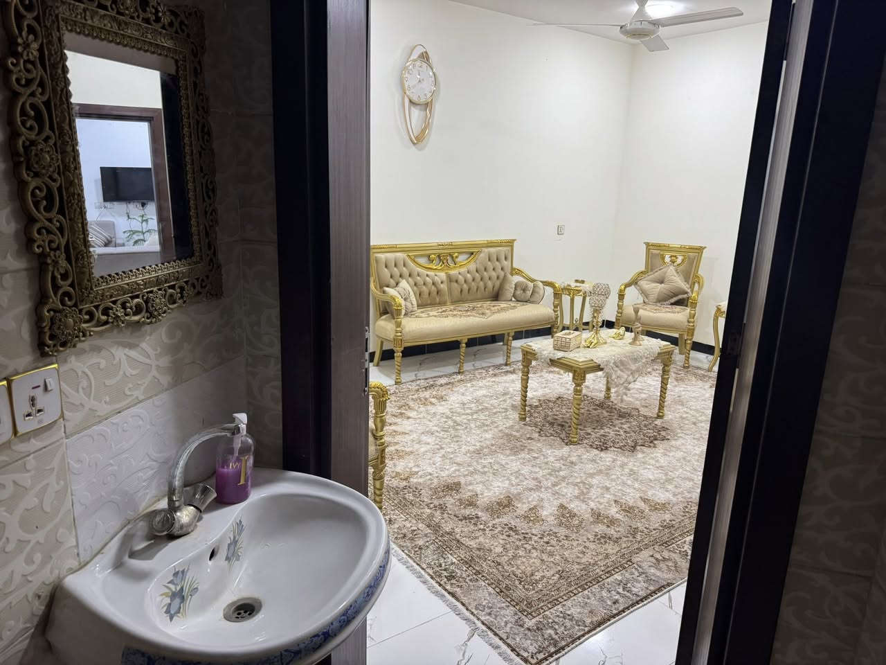 بيت في مجمع الرواد ثاني بيت بصف الركن مساحة 200 متر يباع نقداً ويباع اقساط
