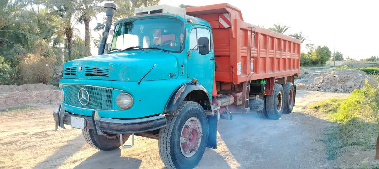 السلام عليكم للبيع اقجم موديل 1979 رقم نينوى لل 28 محرك مكفول من تبخير وتنقيص كير 110 جديد دنكير اقجم اكسنات نص جي اف البي بولبرن چبير بدي نضيف قمارة بلادية فقط الشباك واللغوده مصبوغات دوشمه جديدة تخم تاير السعر 40 وبيها مجال مكاني بغداد المشاهدة للاستفسار *********** ////***********
