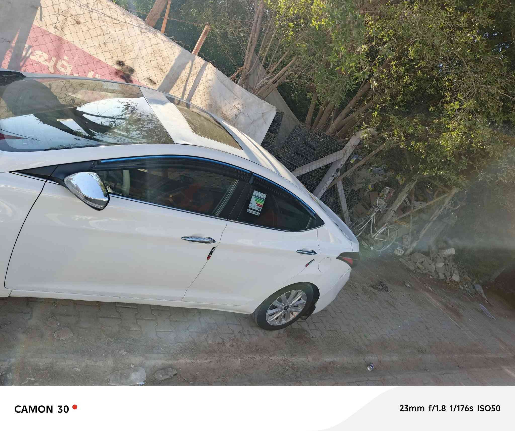 النترا موديل 2015 فول 1/1 عدا البصمه 
بيها قطعتين صبغ بدون داخل السياره 
المحرك (1800) 
 السعر 118 وبيها مجال 
المكان (نجف كوفه) 
*********** واتساب موجود
