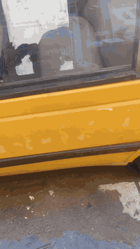 سلام عليكم بيجو 405 للبيع موديل 15 جاهزة للبيع تخم تاير باتري ضفيرة كير كلج قاعدة فيت بم قوايش كل هاي الغراض جدد بيها جاملغ خلفي صبغ والباب جارد رقم انكليزي بغداد مصفرة هيئة وغرامات السعر 45 وبي مجال للاستفسار *********** بي واتس اب
