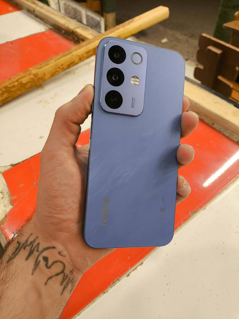 السلام عليكم اس 85 البارحه اشتريته بالكرتون البيت ما رادوه للبيع بطاريه 7000. 256 جيجا  ***********
