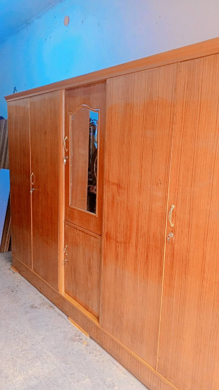 سلام عليكم كنتور 5 ابواب نضيف  للبيع سعر 225 الف العنوان النجف شارع المدينه للاستفسار اتصل 
‏‪***********
