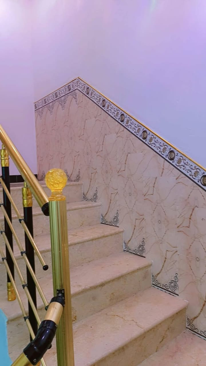 سلام عليكم بيت 100/متر طابو صرف امامي مدينه صدر قطاع جيش واجهه 9 ونزال 11 //***********
