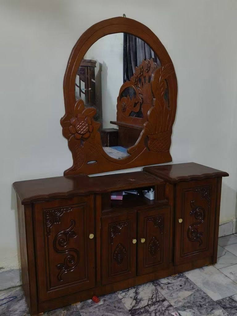 غرفة نوم للبيع عراقي عنوان ( ناصرية ) مركز 
***********
