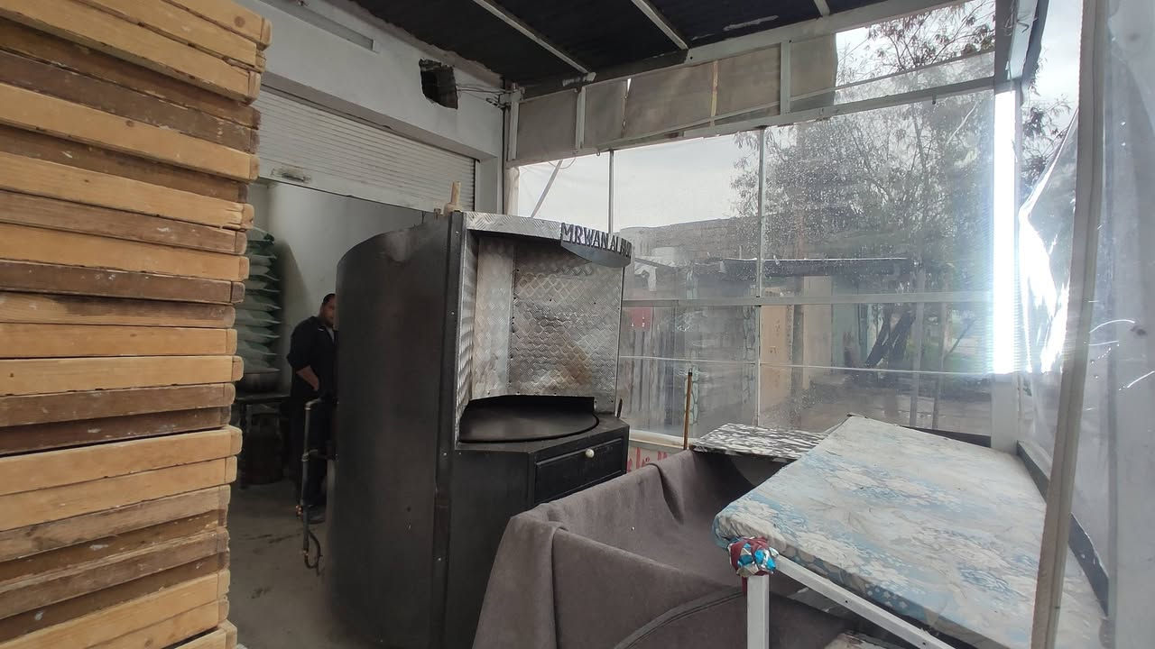 سلام عليكم 👋🏻
فرن للبيع عراقي شغل مروان البياتي 🔥🔥
كامل ملحقات 👍🏻
لـ ملحقات سله صمون + ميز تقطيع + ميز طوليات + عريانه لطوليات +مشعل وجدر + 30 طاولي+ عجانه عراقيه رقم واحد 💥✅
📍لـموقع : مـوصل حي فلسطين نهايه سايدين الـ 95 مدخل يارمجه الشماليه👌🏻💥💥 
موقع كلش حلوو ✅
ايجار المـحل 60 الـف 💸💸
الفرن صار شهرين من فتح يشتغل كيس ونص ويه الخبز العربي الشعير 🍞🍞
12 صمونه بـ 100 
الفرن بي  6 مشترگـين 🤲🏻🍞
السعـر 20 ورقه وبي مجال لـطيبين 😍😍
نريد موقع او غراض بگيفـك انت 🫵🏻
 رقم الهاتف : *********** وبي واتساب ✅💥💥💥
