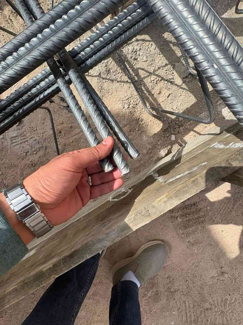 القطعة بيها بتلو منفذ بشغل شركة هندسية، والشارع والخدمات كلها جاهزة، يعني ما تحتاج تتعب بأي شغلة. مكان مرتب وسعر مناسب جداً مقارنة بالموقع والمميزات.
قطعة زراعية في الشموخ خلف الدفاع المدني، بمساحة 240 متر، موقع هادئ وقريب جداً من شارع يا حسين “فقط 5 دقائق مشي”.
القطعة بيها بتلو منفذ بشغل شركة هندسية، والشارع والخدمات كلها جاهزة، يعني ما تحتاج تتعب بأي شغلة. مكان مرتب وسعر مناسب جداً مقارنة بالموقع والمميزات.
السعر 113 مليون فقط...... للاستفسار واتساب  ***********
