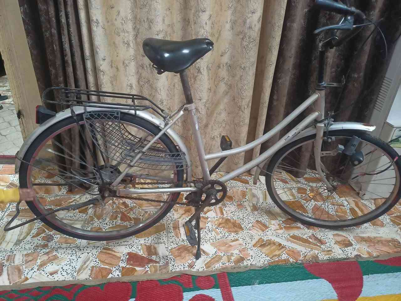 بايسكل بناتي جديد ونضيف 
كلش تايرات خلفي وامامي جدد ماماشيات مع جوابه 
زنجيل جديد بريكات شغاله 
مابي كل نقص للبيع


**إذا كنت صاحب هذا الإعلان وتريد حذفه لأي سبب، رجاءا أرسل رسالة إلى الدعم الفني**