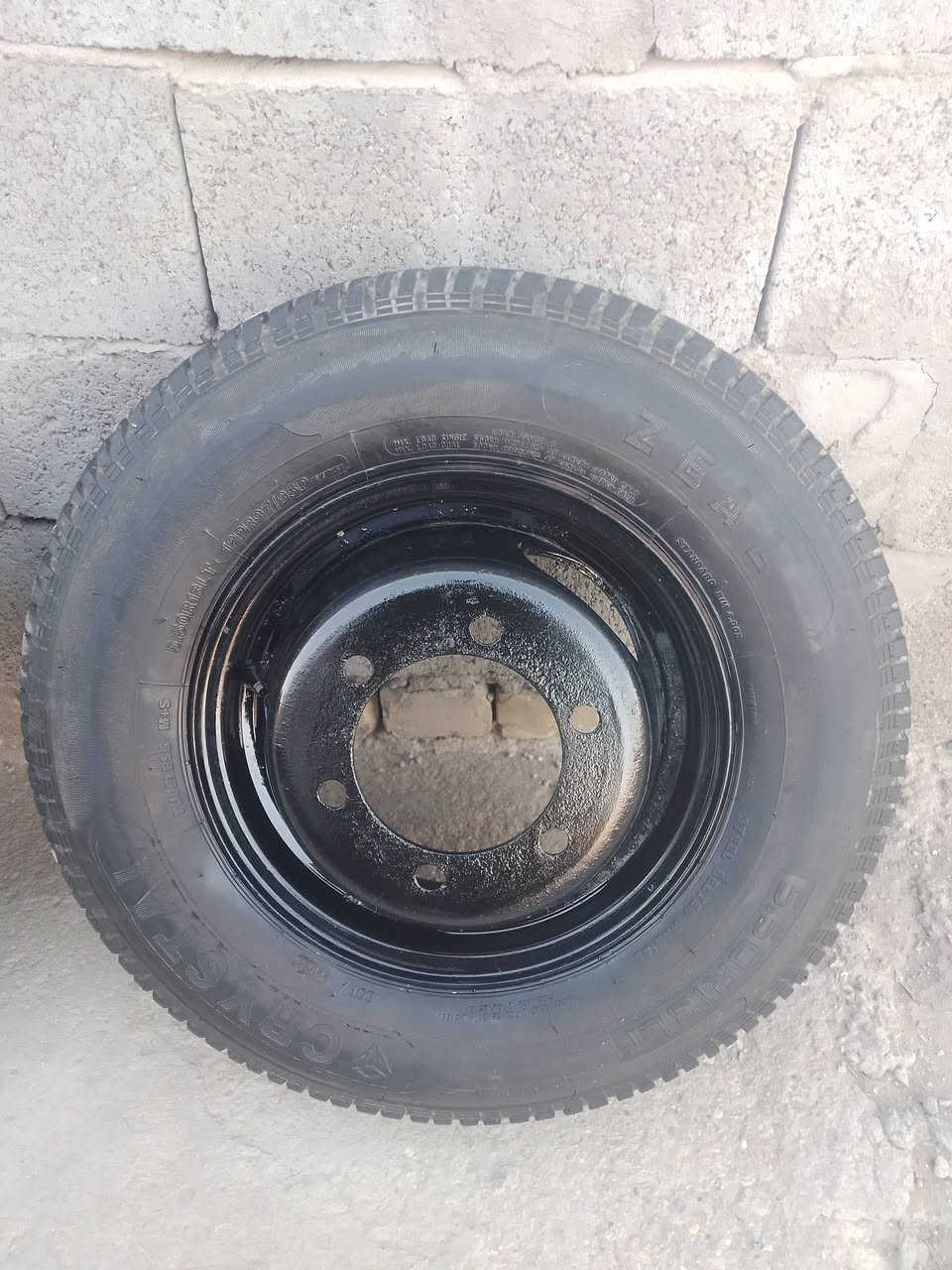 السلام عليكم تواير للبيع الحجم ١٣ العدد خمسة التايرات كوري نضيفات يرهم للفحل وللنثية السعر ميتين وخمسة وعشرين وبيهن مجال للشراي اتصل وبيك خير وتدلل ***********
