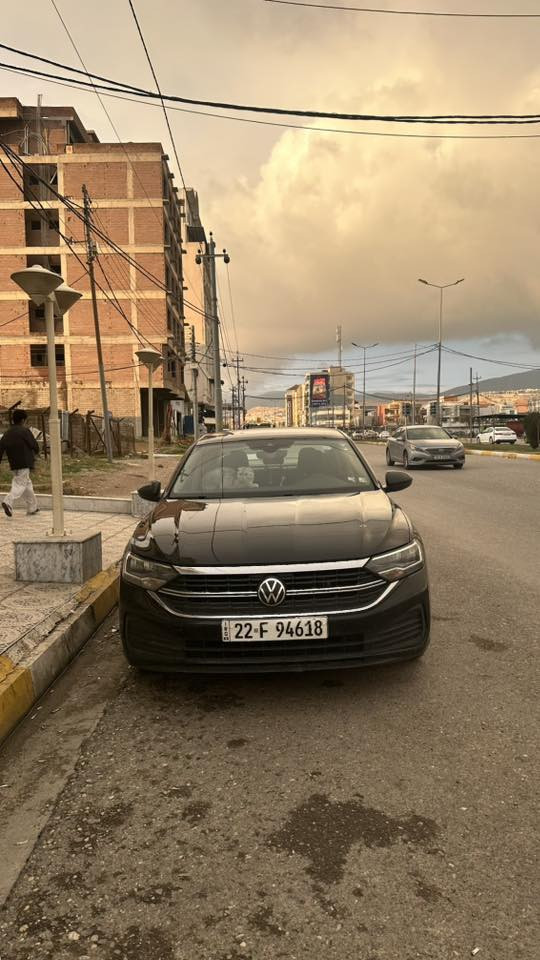 JETTA 🇩🇪
سنة الصنع / 2023 
اللون / أسود 
مشي السيارة/ 23 mil
حجم المحرك / 1.5 T 🚀
رقم السيارة / أربيل 

فئة السيارة / SE فول مواصفات 
بانوراما 
بصمة 
تشغيل عن بعد
أبواب بصمة 
صندوق بصمة 
لايت ليد 
بك لايت ليد 
كشنات جلد 
كشنات تدفئة
رادارات 360 درجة
نضام كاربلي واندرويد اوتو
اوتو ستوب 
نظام ايكو / سبورت 

وبقية المواصفات معروفة 

ضرر السيارة ( فقط باب السكن ونفسه متعدل ومصبوغ ايرباك برده فقط وراجع سستم )
السيارة عليها ادامة كاملة دهن موتل يم زيوت الحسام 
والتايرات قبل يومين تخم كامل جديد 
كاملة مكملة مابيها مصرف دينار
مكانها اربيل 
***********
