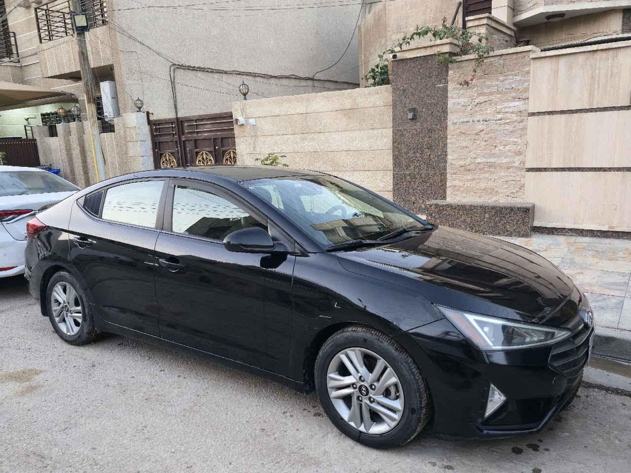 السلام عليكم 
النترا 2019 للبيع بسعر مناسب
الحادث موضح في الصورة تبديل دعامية لون مطابق و بارد قليل في البنيد 
مكفولة من الصبغ و التبديل و المعجون
عداد المسافة ٧٠ مايل
رادار تحديد مسار كامرا دوارة و ابل كار يلي اندرويد اوتو
محرك ٢٠٠٠ كير AT بلادي 
تخم تايرات جديد و سبير شركة جديد 
السعر ١٢٦ و بيها مجال اتصل و تدلل
واتساب ***********
اتصال 
*********** بغداد, العراق
