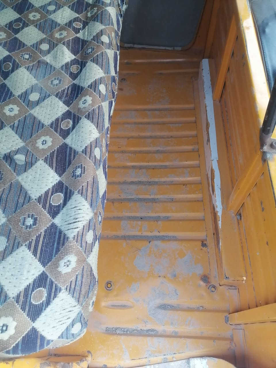 السلام عليكم ورحمة الله وبركاته تكتك بياجو للبيع موديل ١٨ الكشر كلش نضيف مابي اي اخياس من عده الضربة اللي بالصفحة مال جهة البانزين موضحة بالصورة محورة محرك تي في اس المحرك خير من الله مابيها اي نقص العنوان بعقوبة المفرق للإستفسار الاتصال ع هذا الرقم ***********
