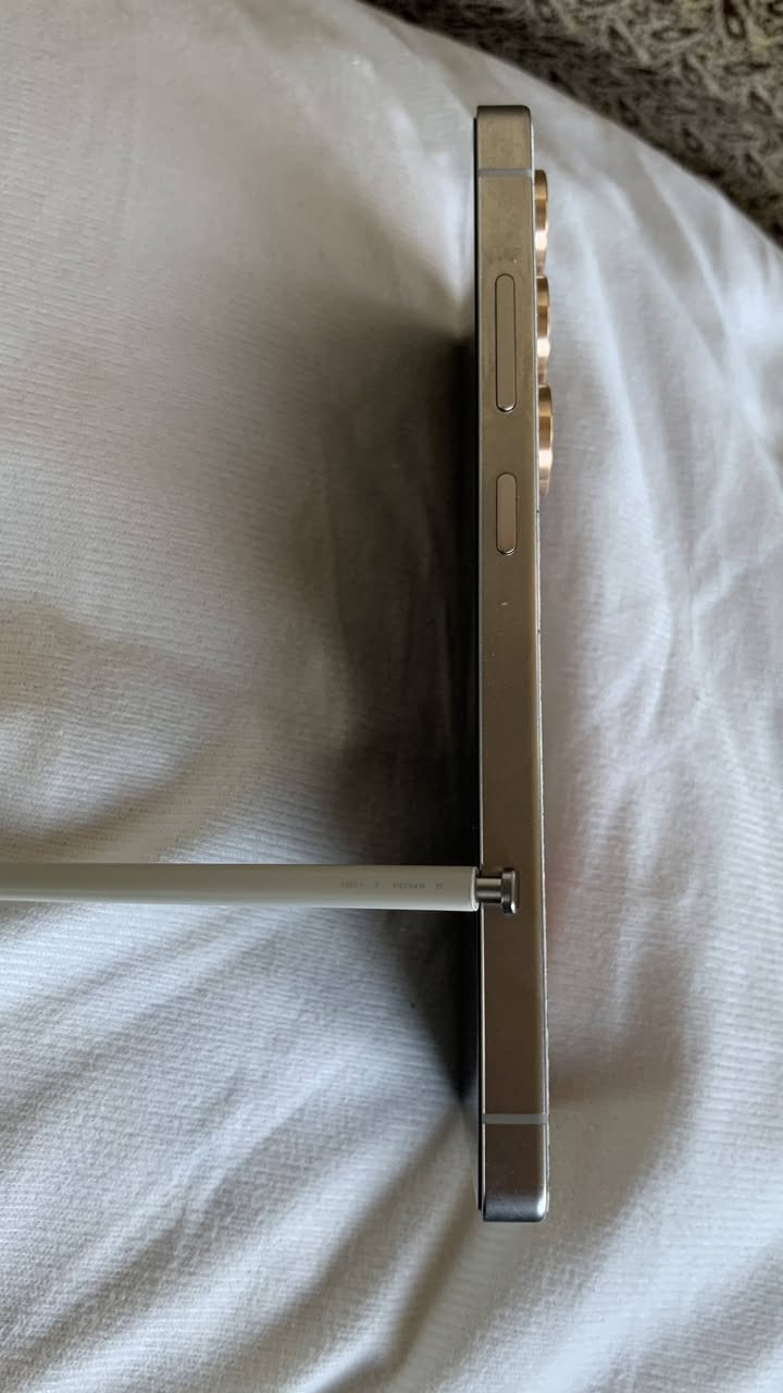 السلام عليكم
S25 ultra وكالة للبيع مع كامل الملحقات. 

الذاكرة 1 تيرا

الإستخدام 6 أشهر

ملاحظة/ اي خدش مابي غلاف الظهر للحماية فقط وقابل للإزالة بكل سهولة.


**إذا كنت صاحب هذا الإعلان وتريد حذفه لأي سبب، رجاءا أرسل رسالة إلى الدعم الفني**