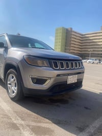عندي جيب كومبارس للبيع موديل ١٨رقمهه بغداد سنويه محرك ٢٤٠٠باسمي حادثه ...