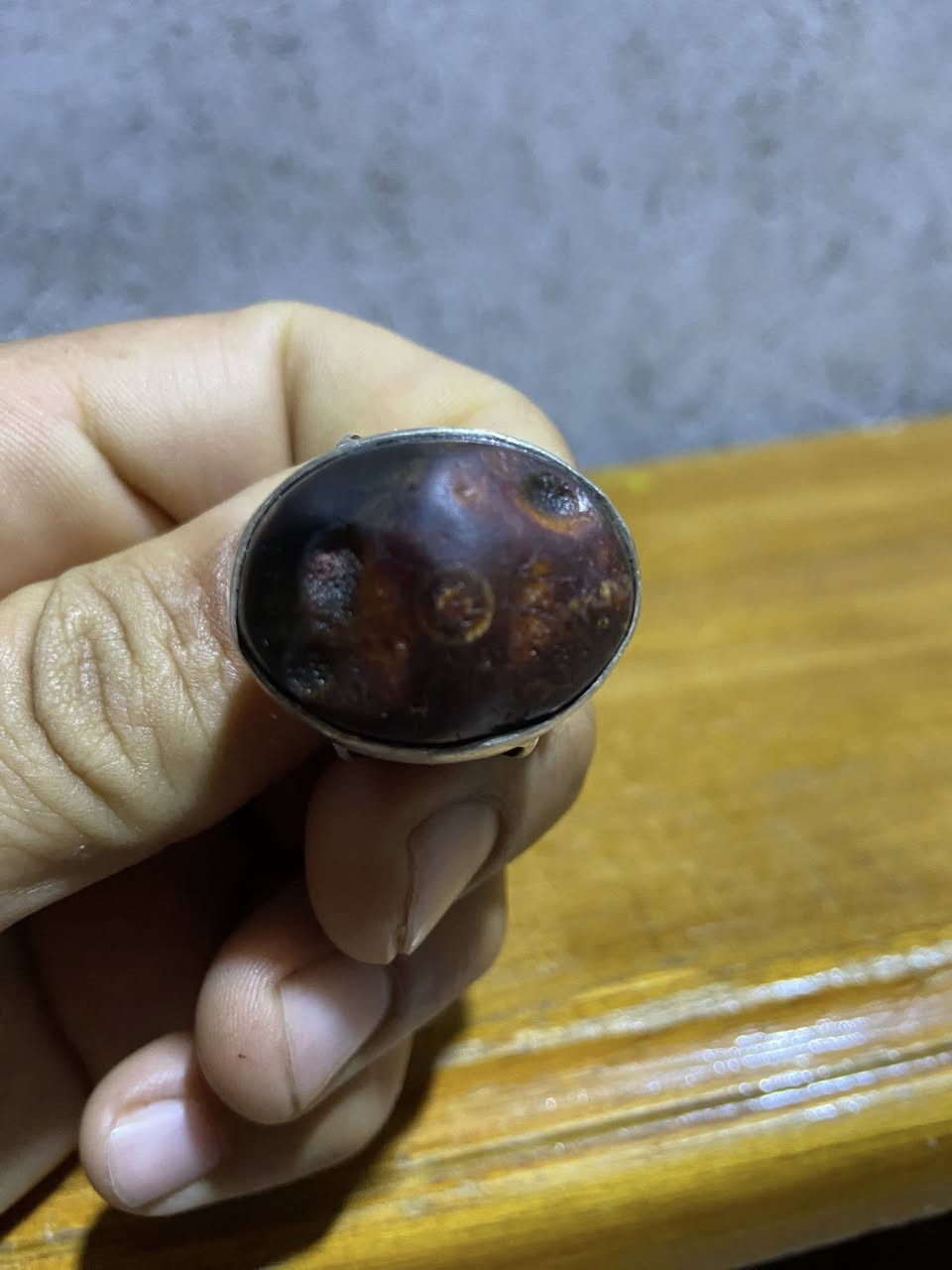 خاتم داودي مصور وجه احمر معروف شغل الحمر قديم وصياغه ثقيله خاتم تحفه متواجد خاص وتساب ***********
