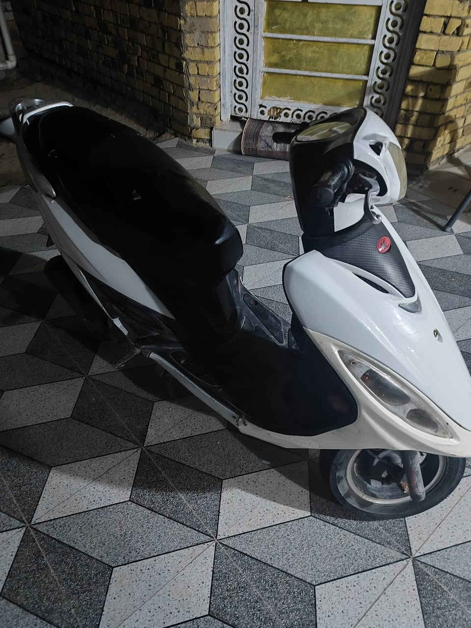 دراجة للبيع جي فور نضيفة شغالة كهربائيات سلف بيها دخان فقط *********** رفاعي
