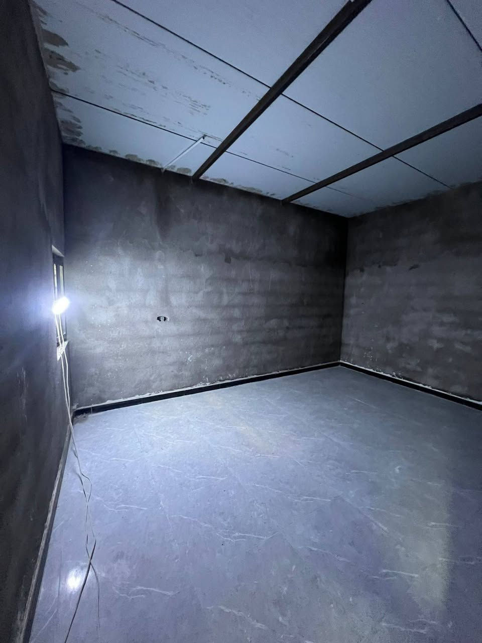 هذا البيت سبوع ويكمل مساحه 100 متر #السعر 40 بي مجال طبعن البيت رباط ارضي ورباط فوك شبابيك وسقف سندويج يحتوي على غرفتين منام وديوان وصاله ومطبخ وصحيات البيت وقف سني اصولي مسجل العنوان ابي الخصيب #ابو كوصره قرب مدرسة تدمر اللاستفسار اكثر واتساب 
***********
