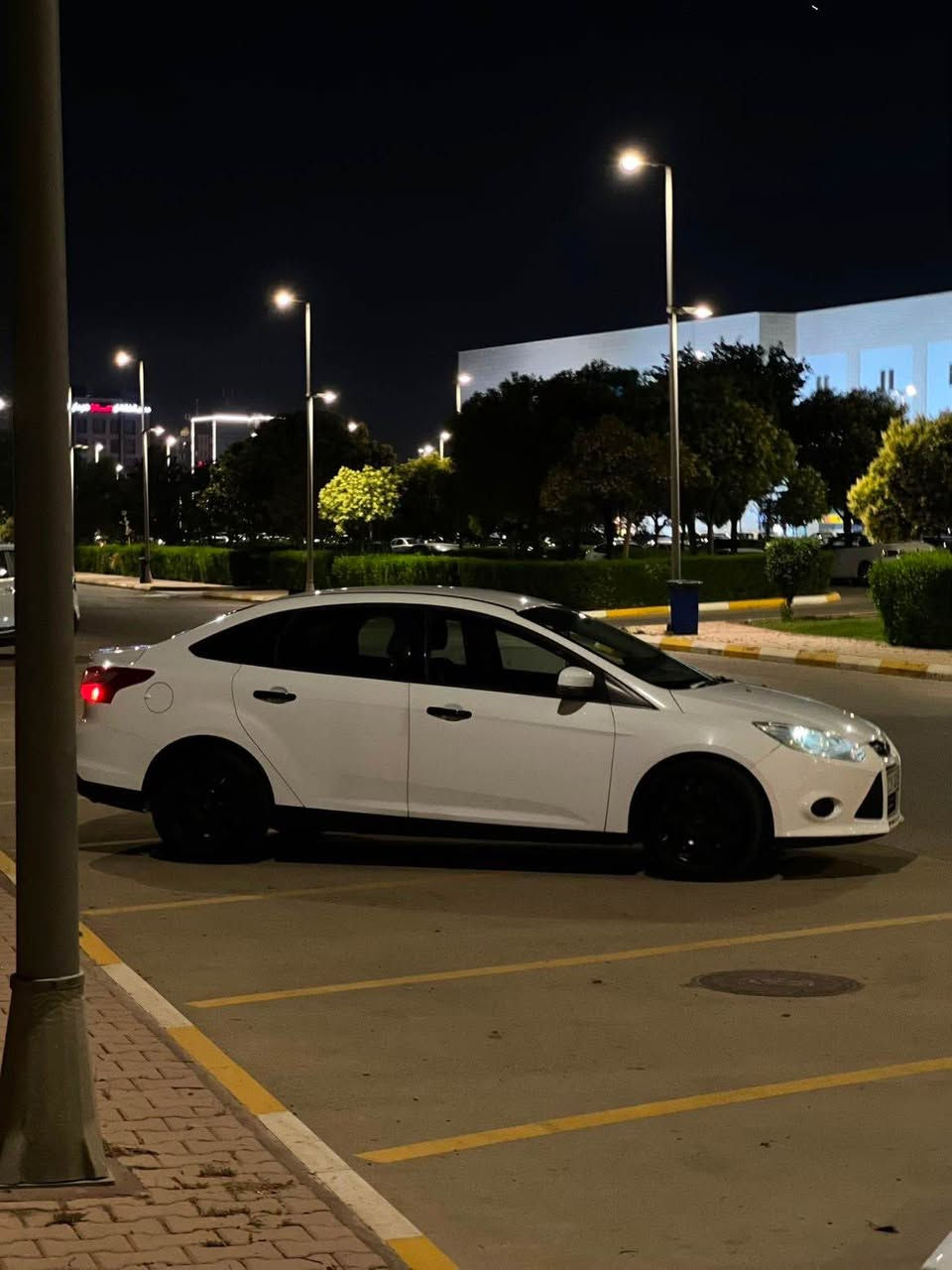 فورد فوكس ٢٠١٢ خليجي  بي سبوغ سبوغي نيه 
٤ جيي سارده  گير و مةكينة و تةبريد بةشةرت 
بةناوي خومانه. سةنةوي هةزةي نويه.  سعري ٦٨ يةك توز مةجالي برايانةي تيايه 
لة هةوليرم. *********** أربيل, العراق
