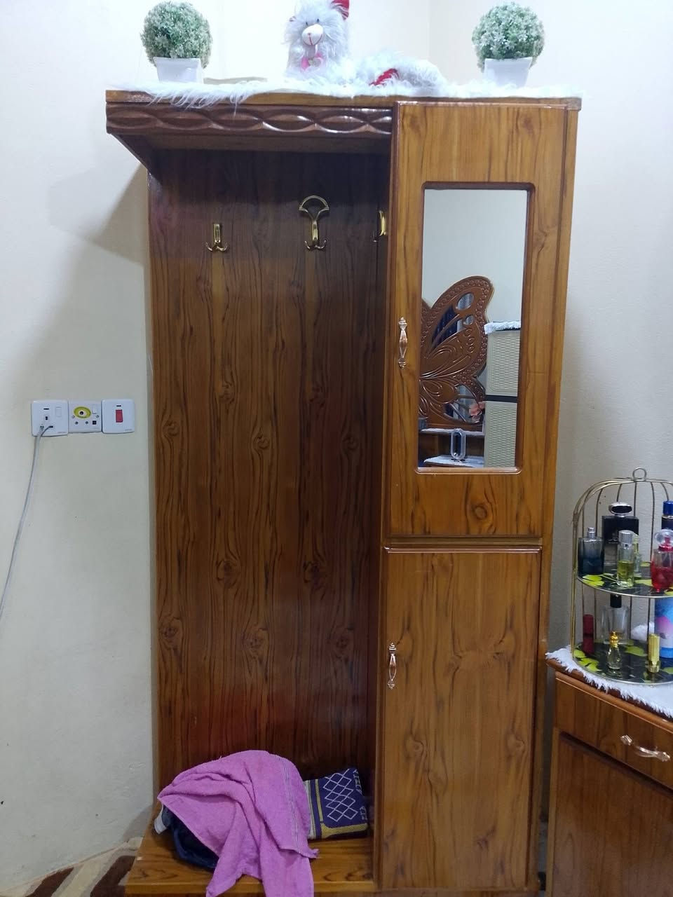 السلام عليكم 
غرفه نوم كامله استعمال شهر الغرفه كلش جديده الشراي يجي خاص 

او يتواصل على الرقم ***********
