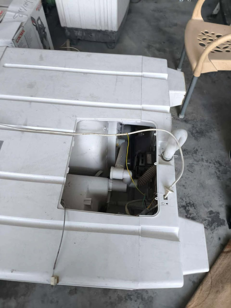 السلام عليكم 
طبعا الاخ تصليحه. فدشي. وابد ميأخر والكم خصم. اليكله من طرف ريتا 🙂
    ورشة محمد أبو كيان الكهربائي   لتصليح الأجهزة المنزلية غسالات صوبات كهربائية نفطية مكانس كهربائية رافعات في حي الحسين شارع الموكب فرع محمد أبو كيان الكهربائي ويوجد لدينا خدمة تصليح موقعي للاستفسار اتصل على *********** محمد أبو كيان 
*********** حسين علي
