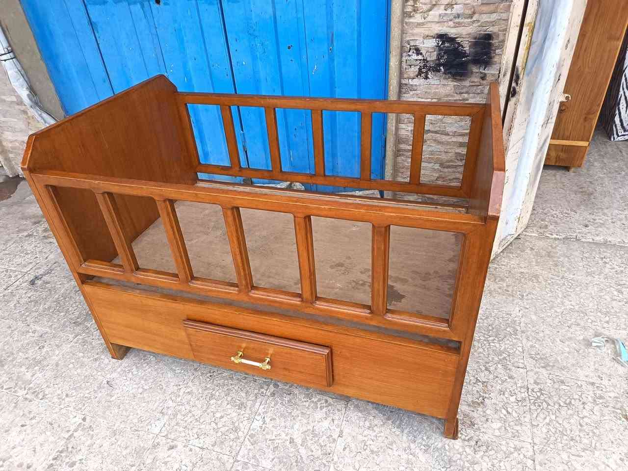 تخت طفال نظيف جدا شغل توصي اخو الجديد
🔴عرض خاص السعر 75الف 🔴
العنوان الحدباء خلف مرطبات البحرين مقابل افران زينب الرقم ***********
غير متوجد على الفيس
مستعدون لشراء الغرفه و الكناتير
