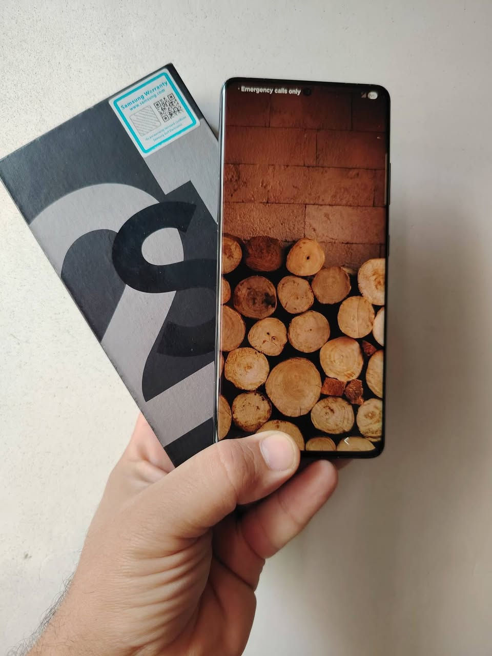 سامسونج 21 الترا 
امريكي شريحه 1+ الكترونية 
اذكره 256 
رام 12 
للبيع فقط 
مكاني بابل المركز 
توصيل ماكو  
اتصال فقط ما موجود على خاص 
سعره 375 
***********
