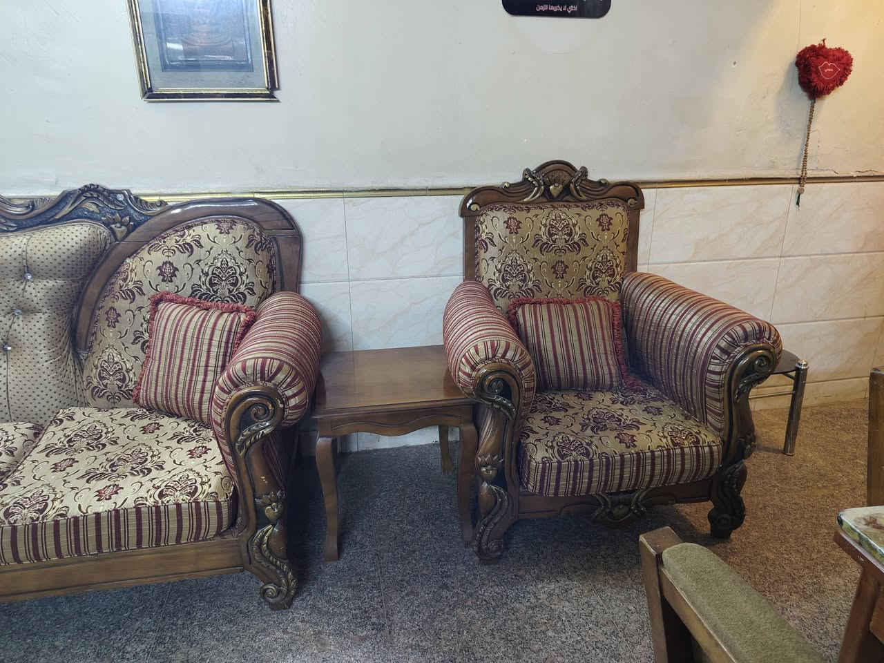 السلام عليكم تخم تركي خشب زان عشر مقاعد نظافة 80 بالميه سعره 400 مكاني بغداد البياع رقم الهاتف ***********
