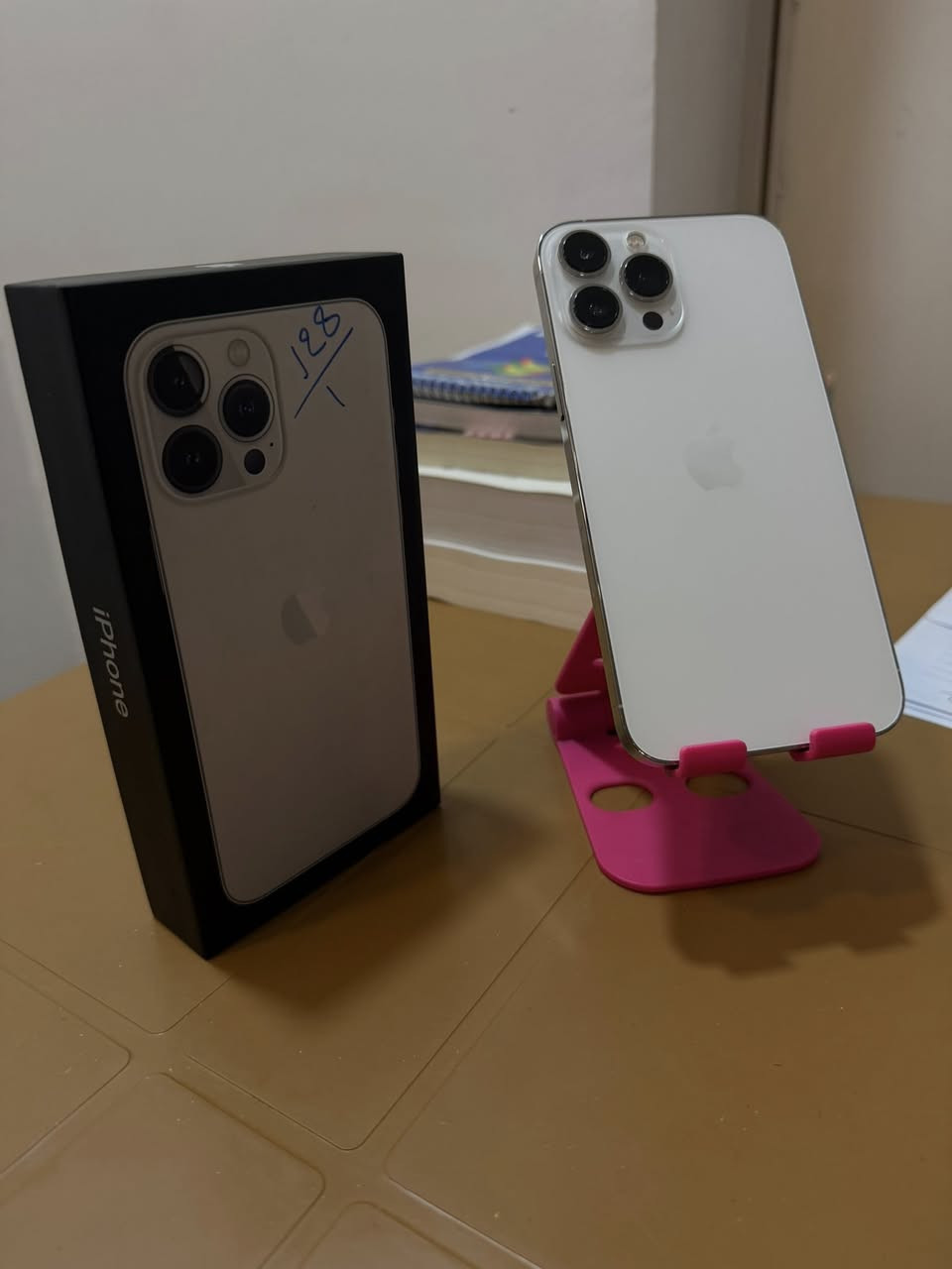 Iphone 13 pro max
جهاز جدا نضيف 

لون ابيض بطارية 85 الجهاز لا مصعد ولا مفتوح ولا شي 

تك سيم 128

سعر 650 

للتواصل ***********
