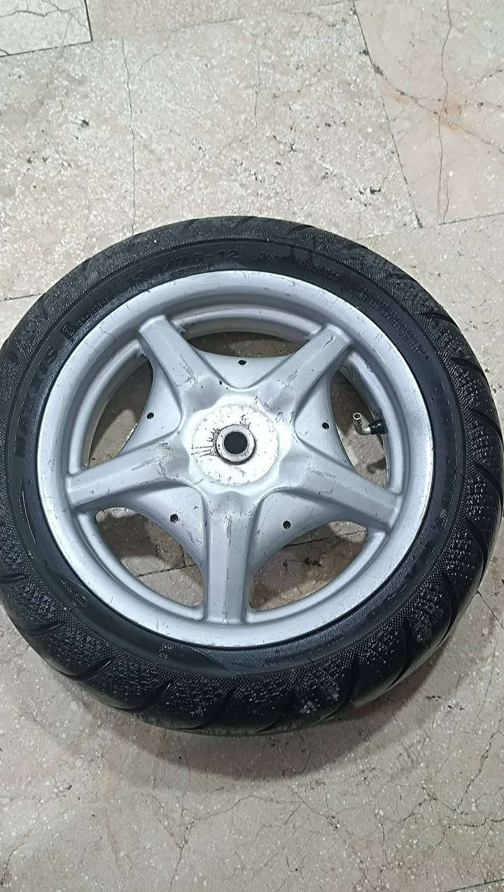 سلام عليكم ويل خلفي سكنس عام تايوان ياماها الاصلي نضيف ويا تاير MAXXIS تيوان الاصلي / مكاني بغداد البنوك / رقم ***********/ سعر 45
