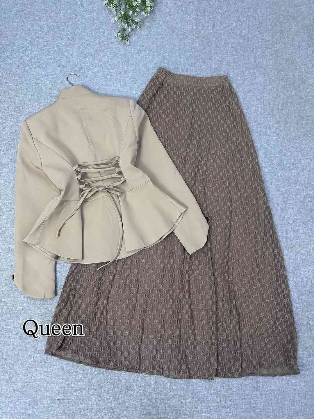 #New_queen✨
✨..طقم قطعتين كوالتي ✨اورجنال مبطن،،دابل ايطالي
✨قياساته (38_40_42_44_46_48)
✨طول السترةcm60
✨طول التنوره cm100
✨توفر بعده الوان (اسود،،جوزي،،بيجي،،بستاشيو،، عنابي ،،)
✨توجد خدمة توصيل داخل بغداد وجميع المحافظات ✨سعر توصيل 5🚕‎#اكسبلور_فولو #ازياء_نسائية #اناقة_المرأة #بغداد_العراق


**إذا كنت صاحب هذا الإعلان وتريد حذفه لأي سبب، رجاءا أرسل رسالة إلى الدعم الفني**