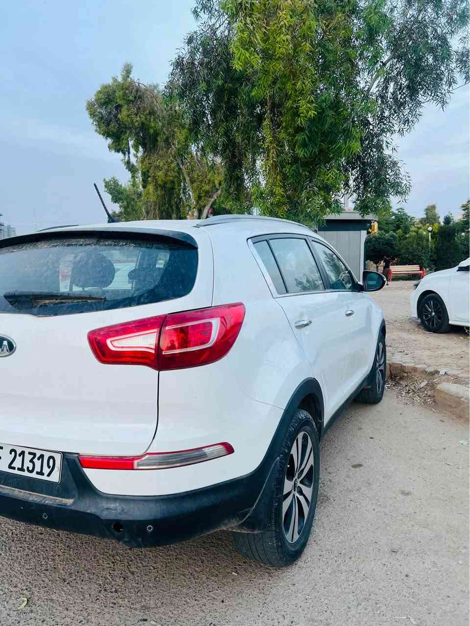 KIA sportage  2012
گیڕ و مەکینە بە شەرت.. سەنەوی تازەیە.... کارتی بەنزینی هەیە... ABS..کامیرای دواوە...ئاوینە کارەبای.... بۆیاخی نیە بەس تەعدیلی ساردی هەیە...گیڕ تۆماتیک و عادی..  تەحویل براوە بەشەرت...
ژ.م..***********

KIA2012 سبورتيج  
المحرك والمحرك يشعران بالخجل من نفسيهما. إنها جديدة... هناك بطاقة وقود... ABS.. الكاميرا الخلفية... الماء الكهربائي... ليس فقط باردا... هذا أمر تلقائي وطبيعي.  التحدي هو الفوز... شمشمل, السليمانية
