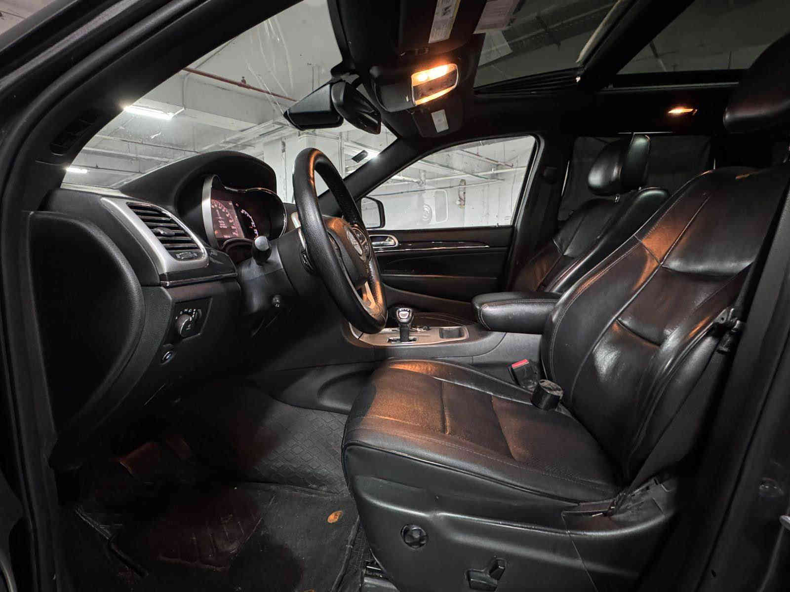 السلام عليكم 
جيب سومنت موديل 2015 
رقم بغداد مشروع وطني بسمي 
وارد امريكي بيها قطعتين تبديل نفس الون بلادي وقطعه صبغ 
ماشيه 80
محرك  ‏ 3600
فوول مواصفات للاخير ومعروفه مواصفات السومنت 
بانوراما 
رادار امامي وجانبي 
تحديد مسار 
اوتو ستوب  
مانع تصادم 
سماعات هارمن كاردن  ودمام خلفي 
رادار جانبي بالمري 
مري كهرباء وقلاب ع البك 
داخل كله جلد خياط  بلادي شركه 
تشغيل عن بعد 
لايت داينمك امامي يفتر ويه فره الستيرن 
حساسات امامي خلفيه 
توقف ذاتي عند الرجوع
نقاط عمياء 
صندوك خلفي كهرباء 
سعر 198 $$ وبيها مجال بصيط 
مكاني بغداد 
رقمي 
*********** بغداد
