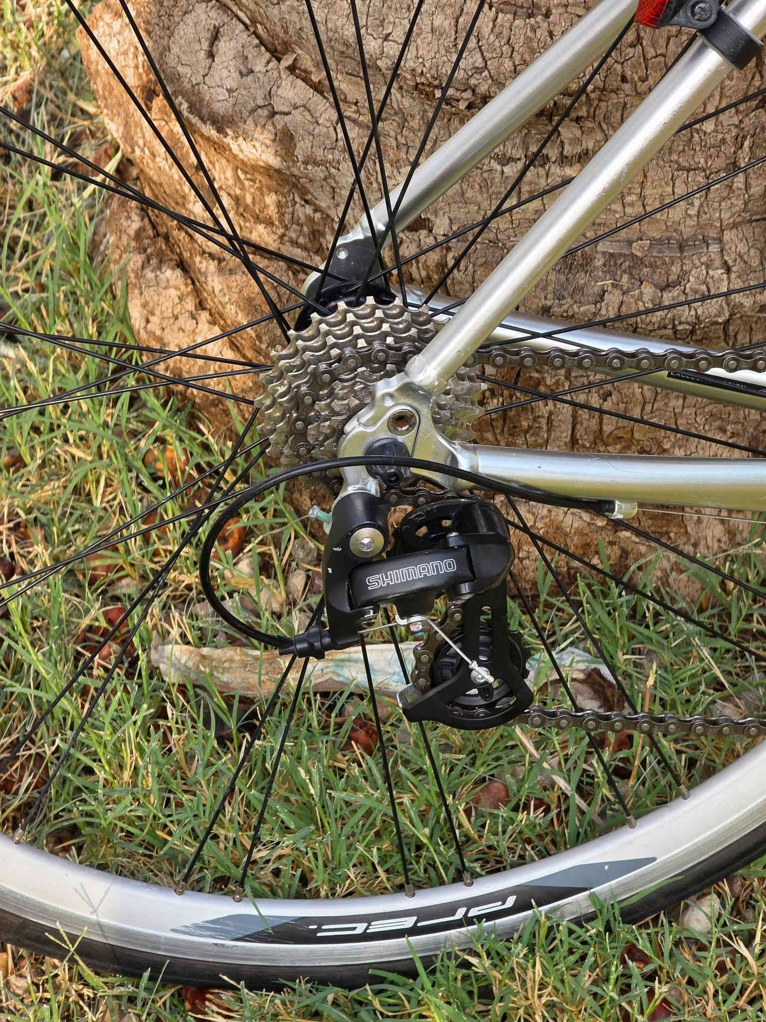 السلام عليكم
للبيع رود موديل حديث 
precision ovation ov-1
سستم شيمانو بالكامل
بدالات شيمانو 8×2 speed 
بطيخات shimano FH-2200 VIA
بدون صوت
بريكات TEKTRO امامي خلفي 
قياس الفريم L 500
الدراجة جدا حلوة ونظيفة لون رصاصي ميتاليك 
السعر 350 الف وبيها مجال 
للاستفسار خاص او على رقم ***********
