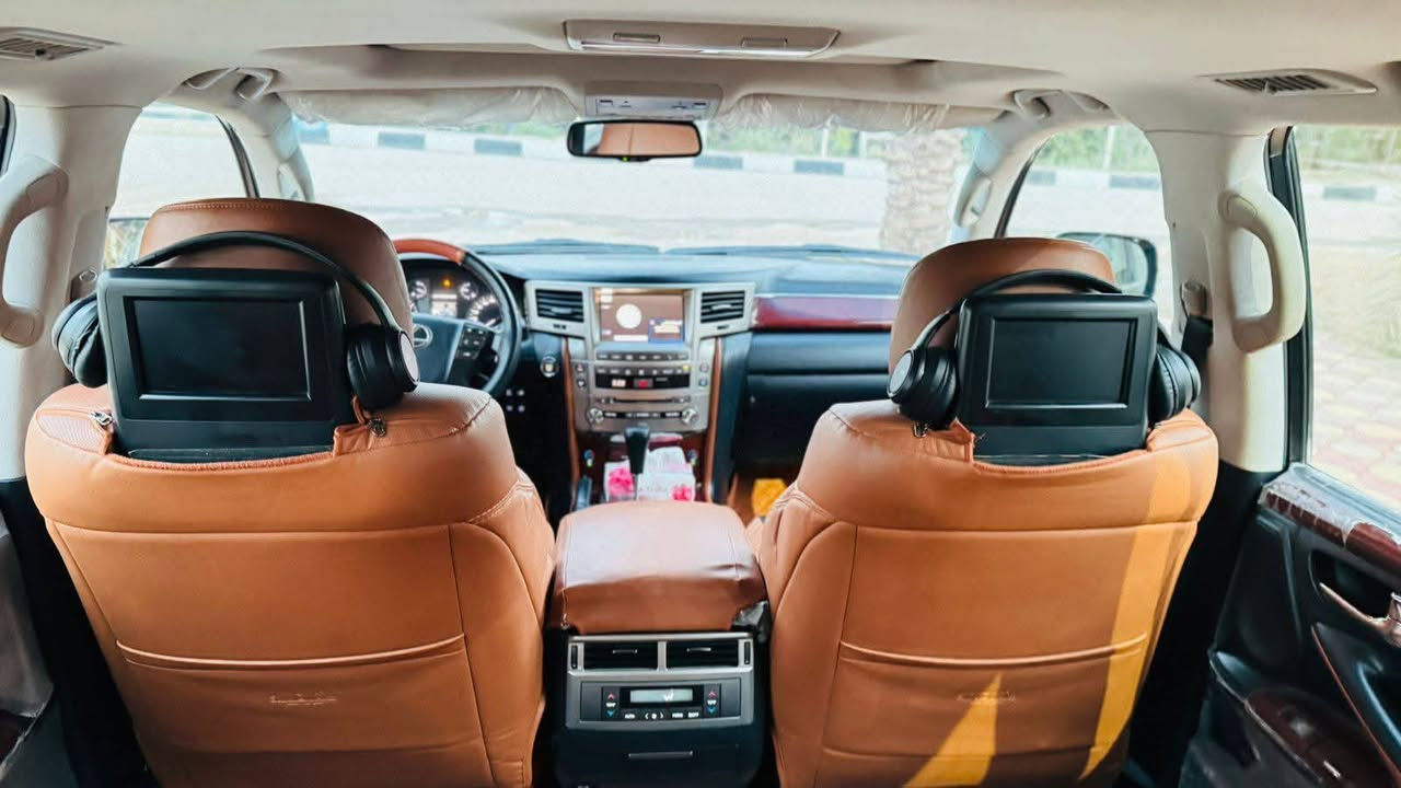 السلام عليكم
السلام عليكم
لكزز 2012لون اسود مكفوله كفاله عامه ماعدئ بارد بقبق الجنطه كد شبر 
Lx570 spoRt
محرك 5700
فول الفول
جكات 
3شاشات 
وضعيات قياده 
4كامرات 
رادار 
6بصمات 
جنطه شفط 
7راكب 
كشنات كهرباء 
وباقي مواصفات الكزز
السياره كفاله 
ماشيه 190الف حقيقي
 ***********
***********
السعر
360وبيهه مجال 
العنوان الديوانية غماس
