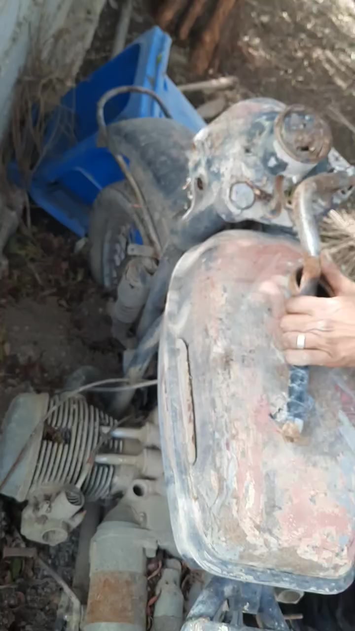 السلام عليكم دراجة إربد روسي القديم أهل الخبرة يعرفوها متروكة من زمان للبيع المكان النجف الحيدرية للاستفسار الإتصال ***********  ***********
