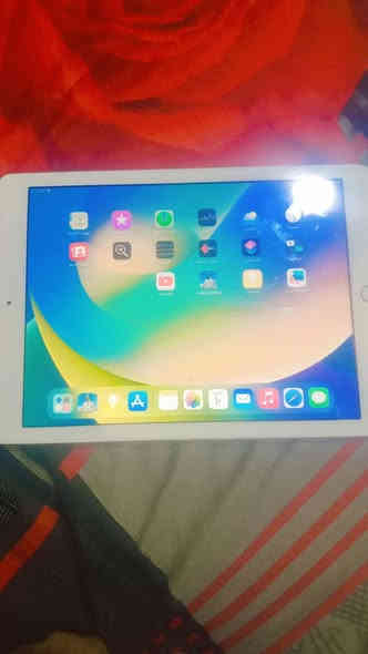 ايباد للبيع جيل الخامس سعره ب 200 هذا رقم الهاتف *********** بغداد
