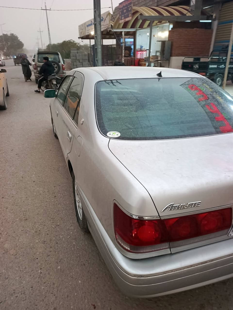 سلام عليكم ورحمه الله وبركاته 
تويوتا كراون ملكه 
فتحه تبريد خلفي و ثلاجه برده خلفيه 
السياره متعوب عليها تخم تاير جديد فرممه و مشط نجف و الفوك معيود نجف و دشبولها امارات بس كلش نظيف عبالك نجف
بنكات شاهينه بكلايت كرستال ابو عيون 
مكينه فيفتي بلاد قطعه صبغ بيها خارج العراق و مكفوله من العيب لشرعي 
للعلم السيارة قرار 48 و اظبارتها وياها 
السعر 160 و بيها مجال 
*********** السياره ب أسمي
