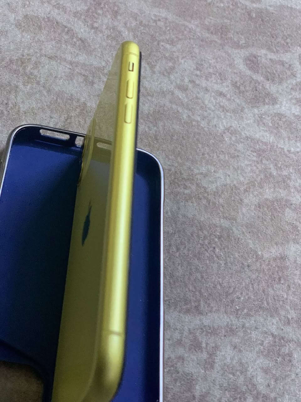 للبيع Apple iPhone 11
📱 الجهاز: ايفون 11
💾 الذاكرة: 64GB
🔋 صحة البطارية: 75%
🎨 اللون: أصفر
✨ النظافة: 100%
📍 الموقع: Baghdad
🔄 التحديث: iOS 26

📞 للاستفسار: ***********

⚡ الجهاز مكفووووووول كفاله عامه من الفتح فقط البصمه تصلح 30 الف واخذك بيدي اصلحه اذا تحب قف قفل 260 الف غير قابل للنقاش
