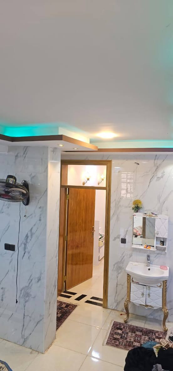 اللهم. صل على. محمد وال. محمد
السلام عليكم ورحمت الله. وبركاته.
يعلن. مكتب الشريفي للعقار.
عن. وجود.  دار.  للبيع.  الموقع.  مفرق.  السده.  الشركه.  الصينيه.  
المساحه.  250.  متر.   طابقين. الطابق.  الاول.  غرفه.
وصاله. ومطبخ. واستقبال.  وكراج.
الطابق. الثاني.  غرفتين.  وصاله.  بيت.  مرتب. وحديث.
السعر.  145. وبيه. مجال.
اي. استفسار.  
***********
***********
***********
