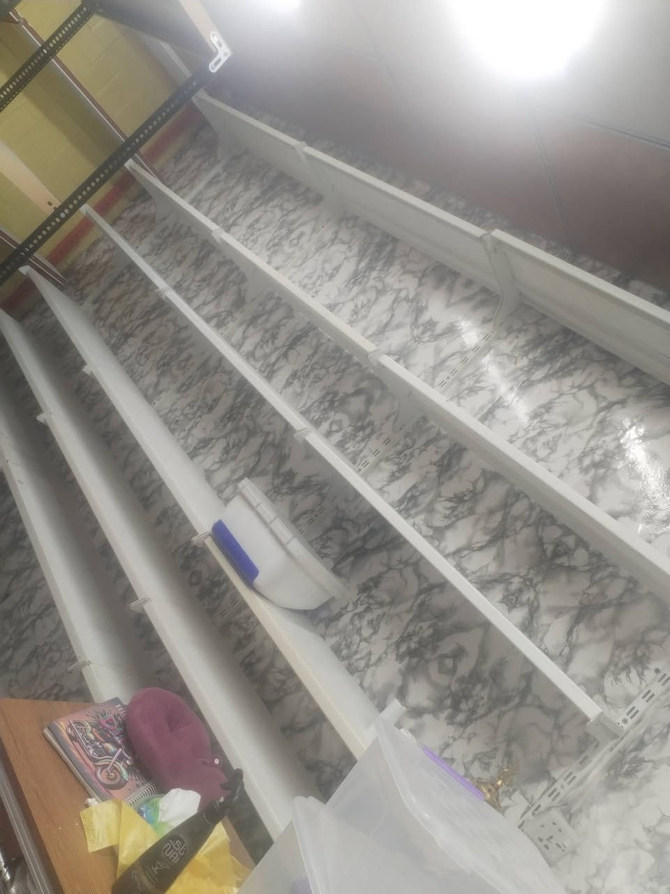 رفوف جدارية ورفوف متحركة و ميز خشبي نوع صاج جديد للبيع للاستفسار
***********
