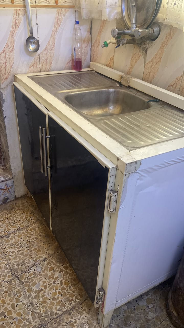 غراض بيت للبيع كلمن وسعره 
مكانهن بالحريه
***********
