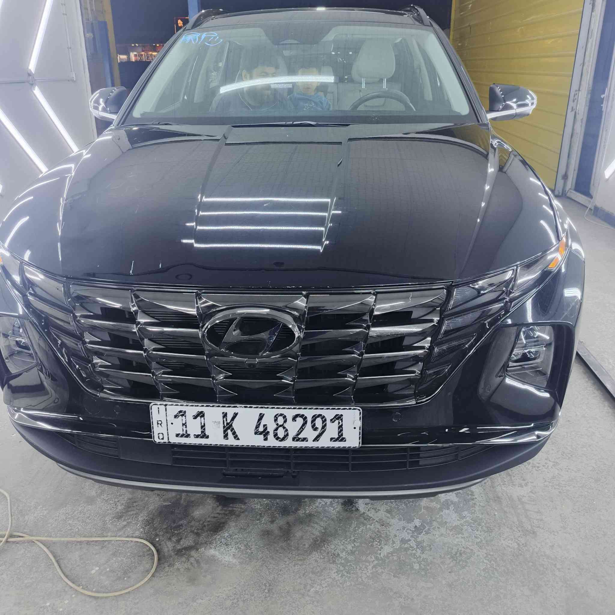 السلام عليكم 
‏هونداي توسان اعلى فئة هايبرد بلكن  موديل ٢٠٢٤ 
‏٥ كامرات 
‏بانوراما 
‏تبريد تدفئة كشنات 
‏تشغيل عن بعد 
‏تقديم وترجيع بالريمونت 
‏صندوق كهرباء 
‏شاشة كبيرة 
‏كشنات الامامية كهرباء 
‏الخلفية تدفئة 
‏تدفئة ستيرن 
‏شحن عن طريق الكهرباء يعني تسلا 
‏او تشغيل هايبرد وبانزين 
‏السيارة ماشية ٧٠٠٠ ميل 
‏٦ حساسات امامية 
‏نقطة عمياء 
‏اشاير بالمري 
‏وضعيات قيادة 

‏هوااااي مواصفات بيها بعد 
‏بدون ايرباك بدون دواخل 
‏السيارة مبدل بيها البنيد نفس اللون بلادي  والحادث مرفق 
‏بيها كلير من امريكا صفحة الصدر كاملة 
‏مكانها الدورة 
‏***********
