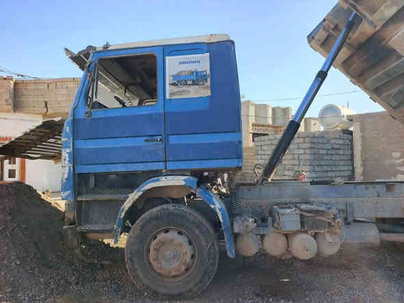 السلام عليكم كلابه سكانيا للبيع محرك جديد لا تنقيص ولا تبخير كير 5__5 بودي جديد تايرات جدد محركه 112. ونص التصال ***********
