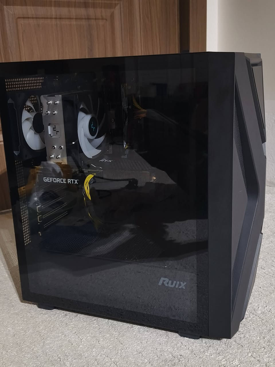 حاسبه للبيع ٩٥٠ الف قفل
المواصفات : 
 كارت RTX 3060ti GALAX 
معالج i5 12400f 
بورد H610M K D4 
رامات PUSKILL DDR4 16GB 3200MHZ 
هارد M.2 SKhynix 512gb gen4 
Power 650W 
سعر الحاسبه ( فقط كيس ) 950 الف 

متوفر توصيل كيس نظيف كلشي موضح بالصور


**إذا كنت صاحب هذا الإعلان وتريد حذفه لأي سبب، رجاءا أرسل رسالة إلى الدعم الفني**