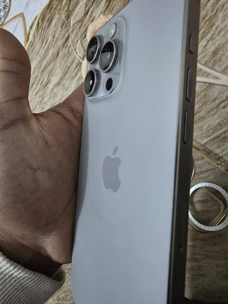 أسلام عليكم
أيفون Pro Max 15 
شرق اوسط 
لون تيتانيوم 
جهاز جديد بمعنه لكلمه نضيف ومرتب نضافه 99% 
SIM 1
ذاكره 256 
بطاريه 89 
عدد دورات 531 
سعر مليون و 50 وبي مجال بصيط 
مكانه نجف الاشرف الحيدريه
رقم الهاتف ***********
