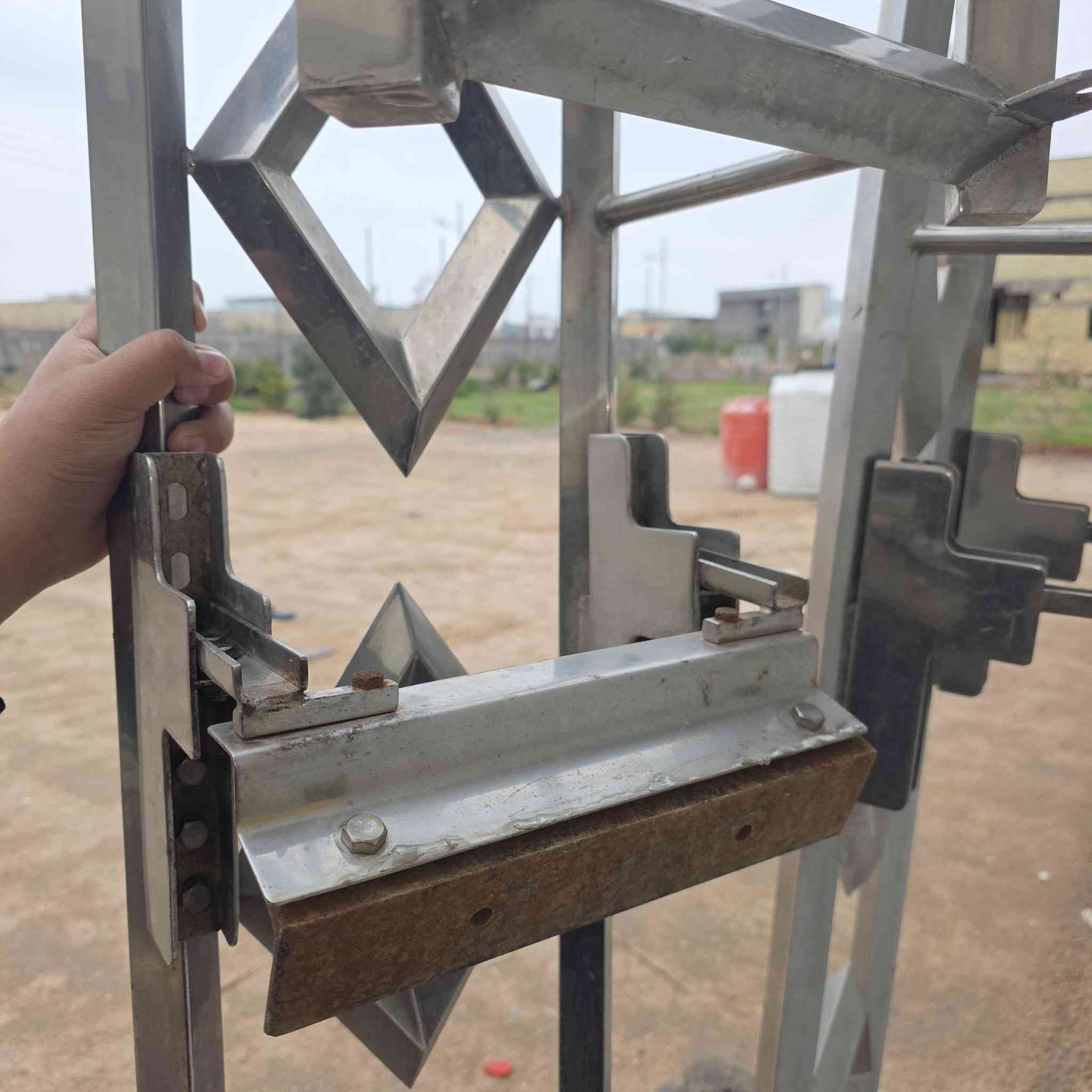 زوج درج سل ستيل
العنوان ابي الخصيب 
السعر ٥٥٠ بيها مجال 
الاستفسار ***********
