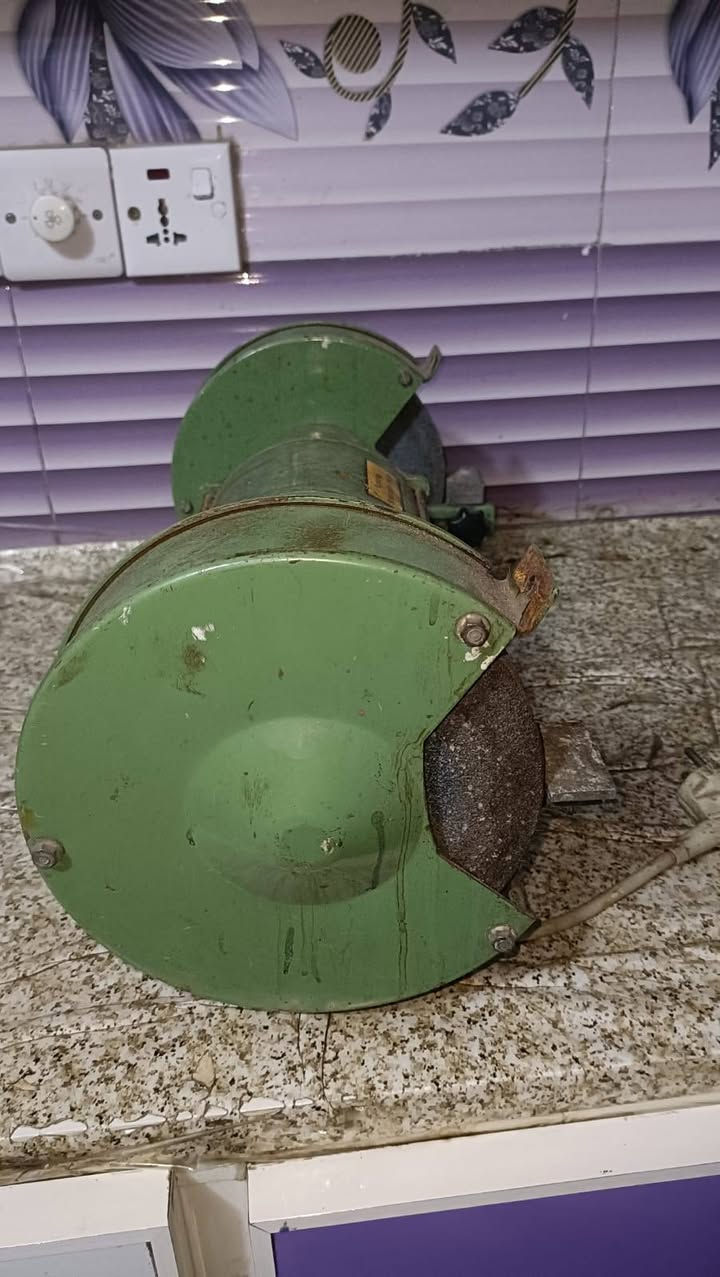 كوسره ثابتة الماني ضخمة  نظيفة جدا حجم 6 انج .


**إذا كنت صاحب هذا الإعلان وتريد حذفه لأي سبب، رجاءا أرسل رسالة إلى الدعم الفني**