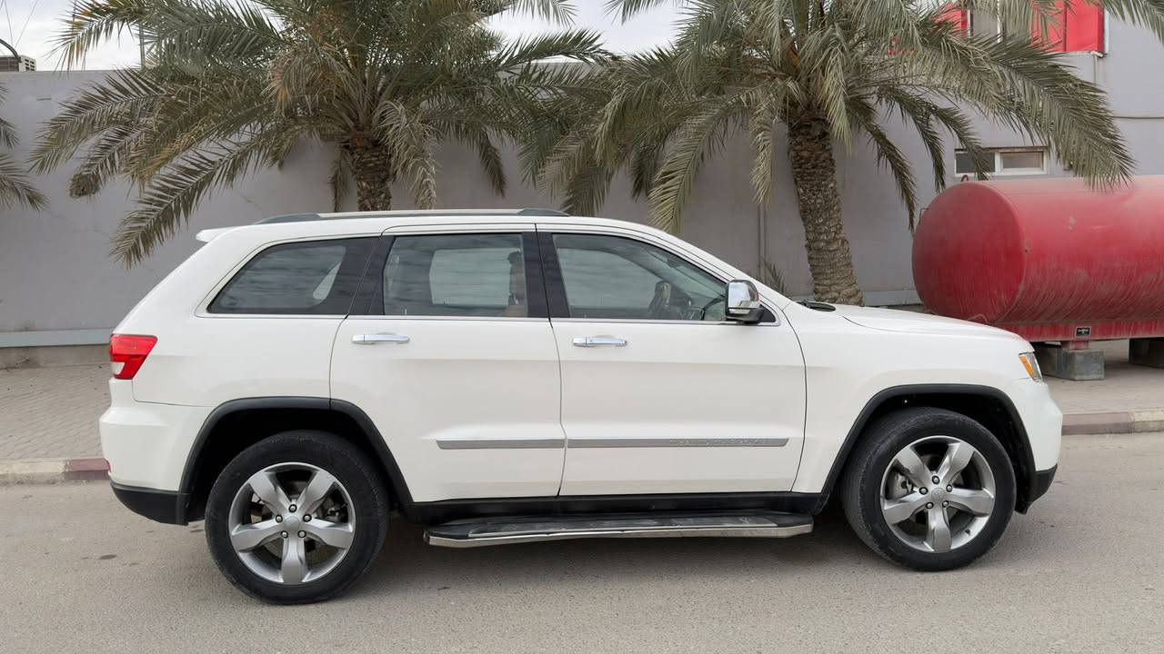 اخوان مكلف بالنشر كل تفاصيل السياره ورقم صاحبه موجود بالمنشور
السلام عليكم

أنظف جيب 2012 اوفر لاند بالعراق شرط 
كلين بدون اي حادث او صبغ وارد امريكي 

Jeep Grand Cherokee Overland 2012
وارد أمريكي – فول مواصفات
ماشية 115,000 ميل قابل للزيادة

المواصفات:
دفع رباعي دائم 4×4
نظام الدفع الرباعي الذكي Quadra-Drive II
نظام اختيار التضاريس Selec-Terrain (Snow / Sand / Mud / Rock / Auto)
رفعة الأوفرلاند الأصلية (ميزة مميزة لهذه الفئة)
نظام تعليق هوائي Quadra-Lift Air Suspension
إمكانية رفع وخفض السيارة أوتوماتيك أو يدوياً
ثلاث مستويات لارتفاع  السيارة 
كير  أوتوماتيك كامل
ويل  أصلية قياس 20 إنج
مقاعد جلد فاخر Nappa
المقاعد الأمامية تبريد وتدفئة 
تدفئة للمقاعد الخلفية
تحكم كهربائي كامل بالمقاعد مع ذاكرة
ستيرن  جلد وخشب مع تدفئة كهربائية 
فتحة سقف بانوراما CommandView
شاشة ملاحة Uconnect مع GPS
بلوتوث وأوامر صوتية
نظام صوت خمس سماعات  مع سبووفر
كاميرا خلفية
حساسات خلفية
تشغيل بصمة Keyless Enter-N-Go
تشغيل عن بعد
باب الجنطة كهربائي
مرايا كهربائية مع تدفئة 
مكيف أوتوماتيك مزدوج
الايتات الامامية LED نهاري  مشتغلهن 650 الف ضمان 3 سنوات  اقوة عدسات . 
سيارة عليها صيانه كاملة وشرط الفحص 
كاملة من كلشي  سيارة مال جناي احتاجيت واريد ابيعها .

💰 السعر 190  ورقة وبيها مجال بسيط
رقم الهاتف ***********
